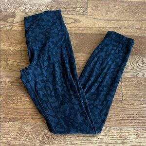 Lululemon size 2 black grey camo leggings